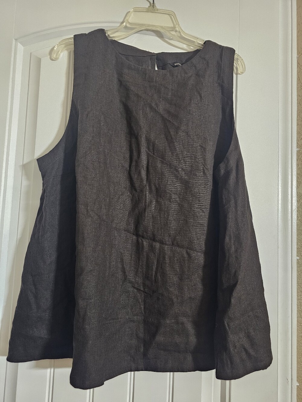 New womans size XXL BANANA REPUBLIC tank top ( black -55%Linen 45%Rayon)